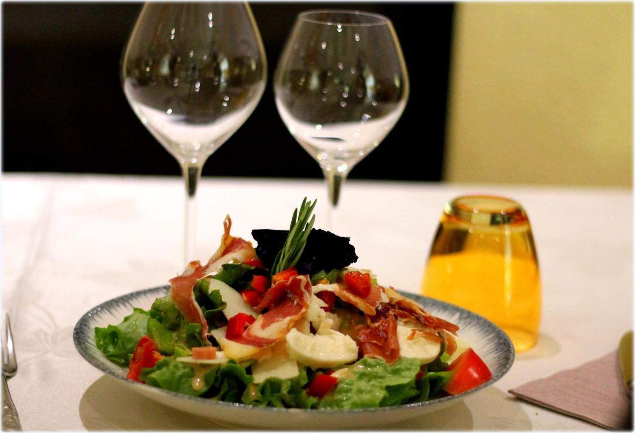 Logis Hotel Restaurant & Pizzeria Vuillot 屈索 外观 照片