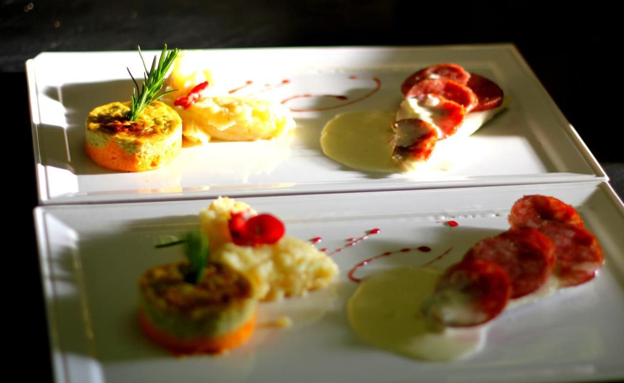 Logis Hotel Restaurant & Pizzeria Vuillot 屈索 外观 照片