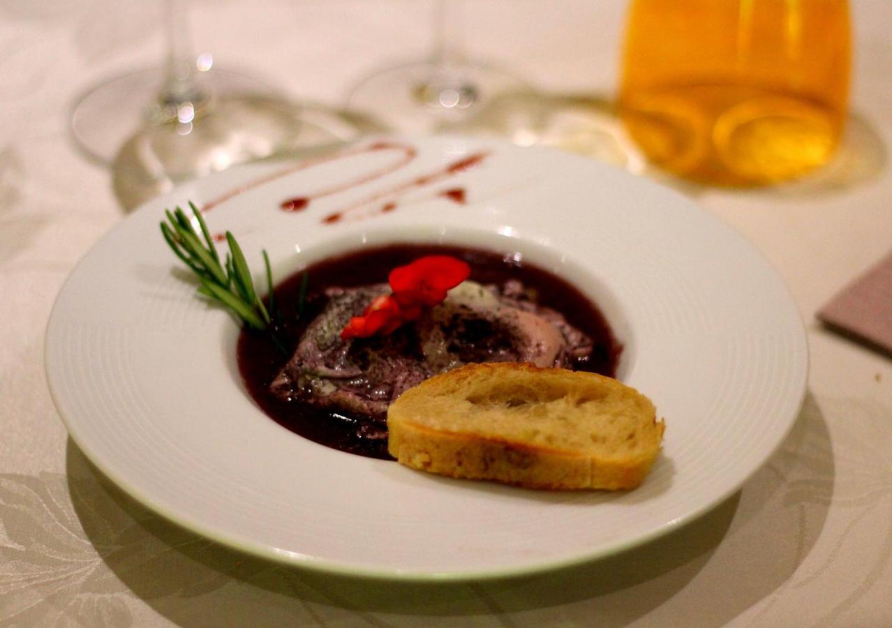 Logis Hotel Restaurant & Pizzeria Vuillot 屈索 外观 照片