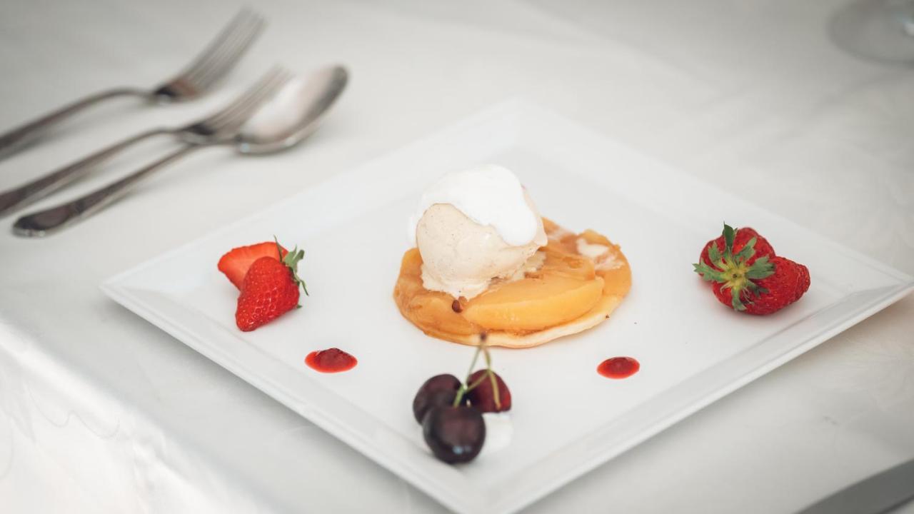 Logis Hotel Restaurant & Pizzeria Vuillot 屈索 外观 照片