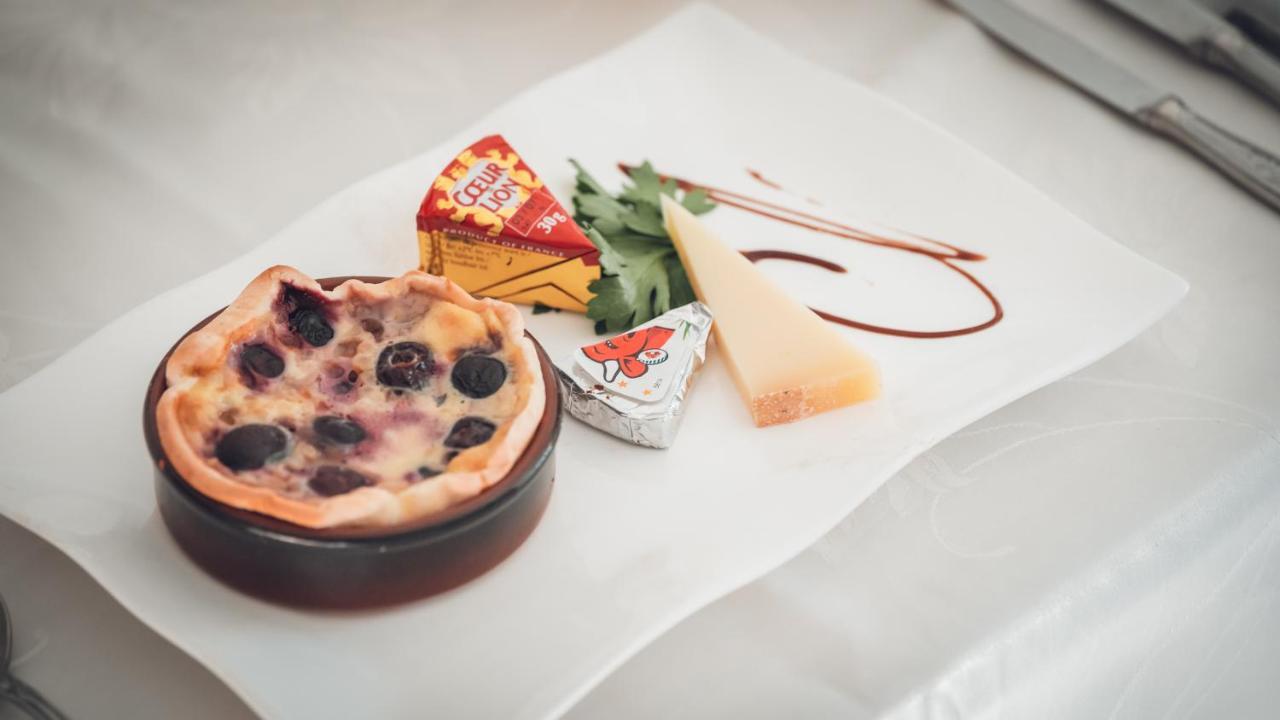 Logis Hotel Restaurant & Pizzeria Vuillot 屈索 外观 照片