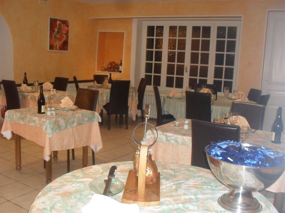Logis Hotel Restaurant & Pizzeria Vuillot 屈索 外观 照片